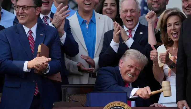 Trump'tan Büyük Hamle: "Büyük, Güzel Yasa Tasarısı" İmzalandı