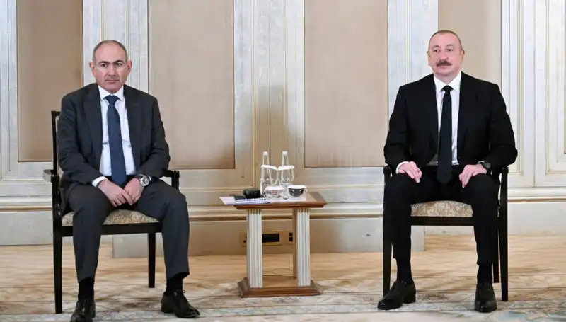 Aliyev ve Paşinyan’ın Abu Dabi Zirvesi: Barış İçin Yeni Bir Şans