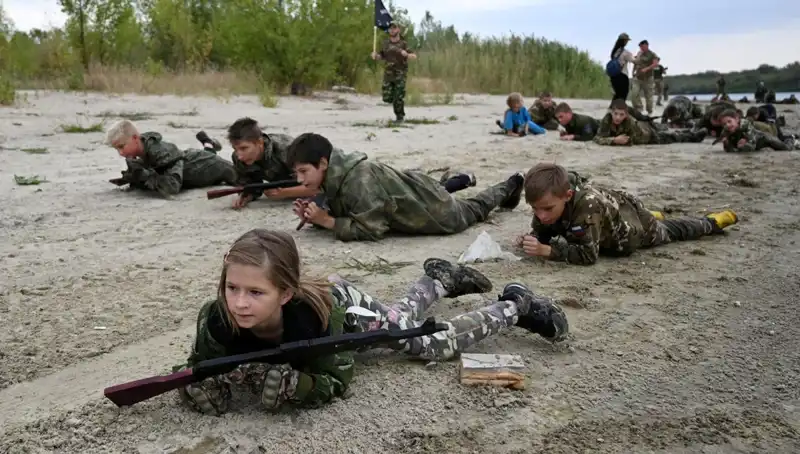 Rusya'da 8 Yaşındaki Savaşçı Çocuklar: "Hayatım İçin Savaşmak Zorundaydım"