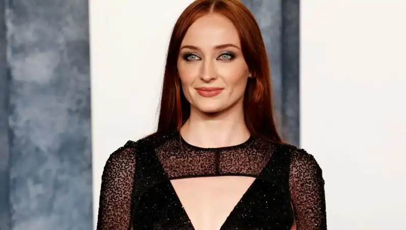 Game of Thrones Yıldızı Sophie Turner'ı Kızdıran Olay: Yorumlar ve Tepkiler