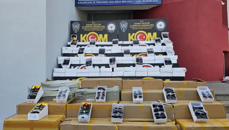 Adana'da Yapılan Operasyonda 12 Bin Kaçak Güneş Gözlüğü Ele Geçirildi