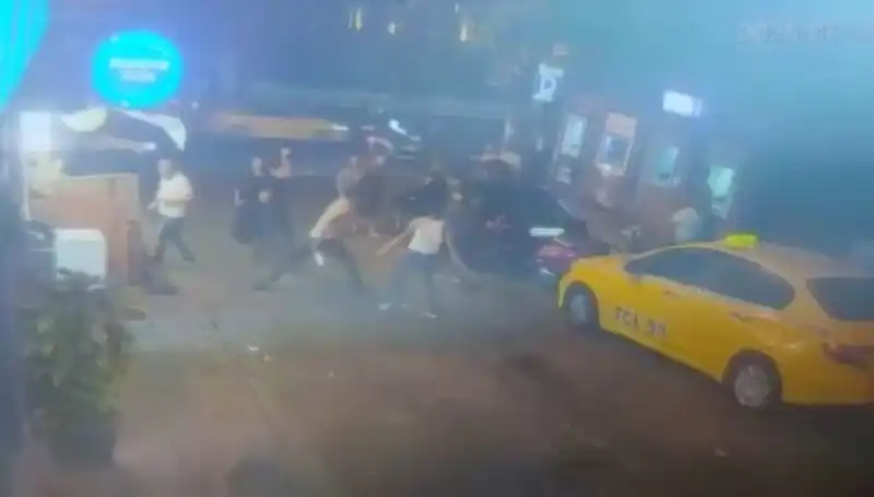 Beyoğlu'nda Laf Atma Kavgası: Kanlı Çatışmanın Ardındaki Sır Ne?