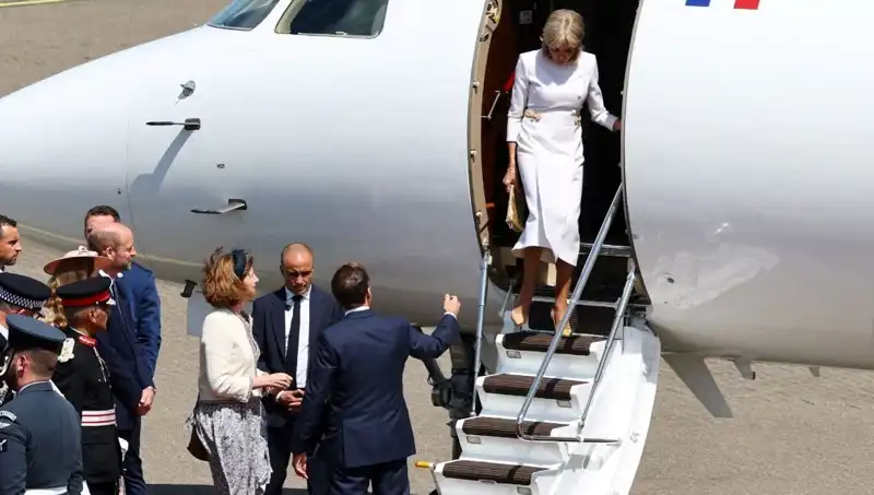 Fransa Cumhurbaşkanı Macron'un Eşinden Şaşırtan Tepki: İlişkilerinde Yeni Bir Kriz Mi Var?