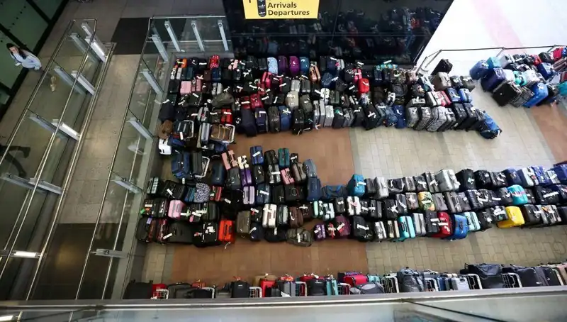 Havalimanında Şok! Küçük Çocuk Bagaj Bandında Kayboldu, Korku Dolu Anlar Yaşandı