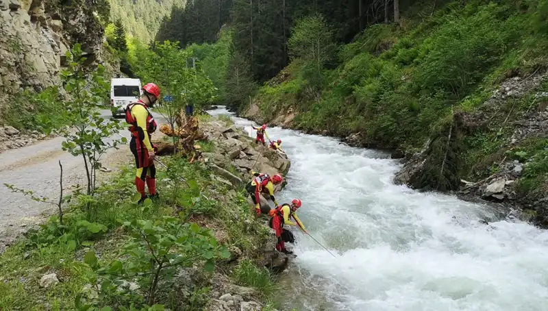 Trabzon'da Dereye Düşen Çocuğun Kayıp İhbarı: Babası Gözaltına Alındı