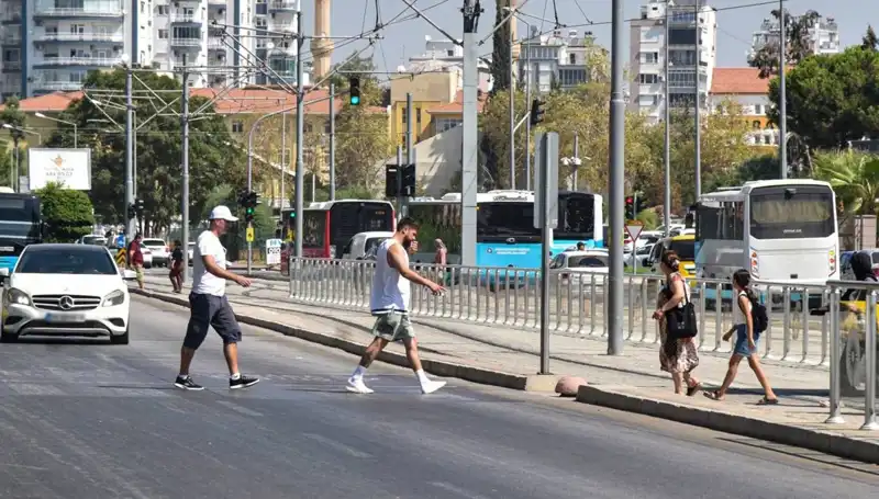 Trafikte Ölümcül Bilinçsizlik: İkinci Sıraya Yerleşti, Sürücüler Dikkat!