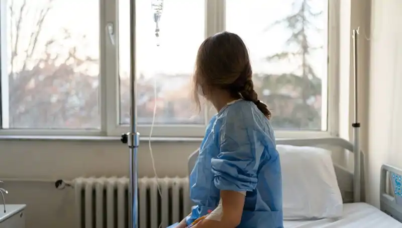 27 Yaşındaki Genç Kadının Meme Kanseri Hikayesi: Doktorlar "Ciddi Değil" Dedi, Gerçek Başka