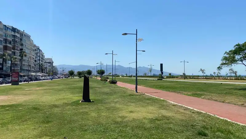 İzmir'de Sıcaklık Rekoru: Kordon Boş Kaldı, Vatandaşlar Ne Yapıyor?