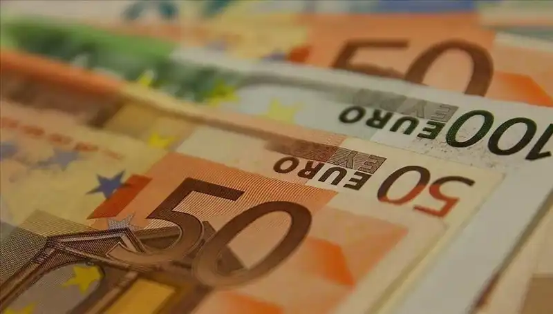 Euro'nun Zirve İnişi: Piyasalarda Neler Oluyor?