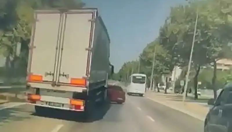 Bursa'da Kör Nokta Kazası: Kazanın Sebepleri ve Alınabilecek Önlemler