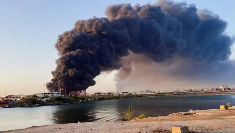 Port Sudan'da Çarpıcı Patlamalar: Havalimanı ve Ordu Üssüne Saldırı