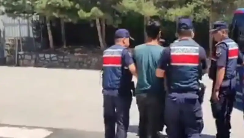 Türkiye'de DAEŞ'e Yönelik Operasyon: 14 İlde 26 Gözaltı!