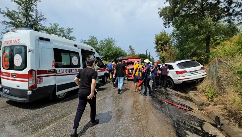 Sakarya'da Trafik Kazası: 5 Kişi Yaralandı, Olay Anı Korkuttu
