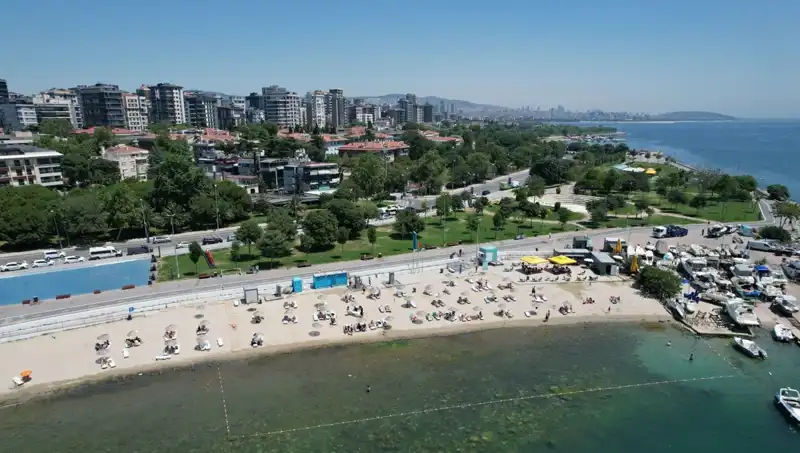 İstanbul'un Sıcak Havalarında Caddebostan Sahili Dolup Taşıyor!