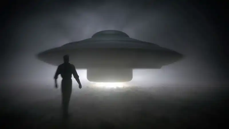 UFO Uzmanı Uyardı: Uzaylılar Masum İnsanları Hedef Alıyor