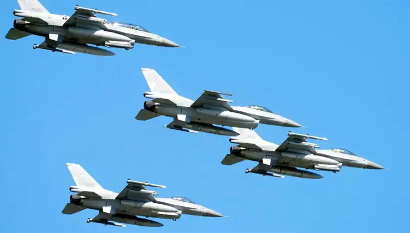ABD, Ukraynalı Pilotları F-16 Uçakları İçin 310 Milyon Dolar Eğitecek