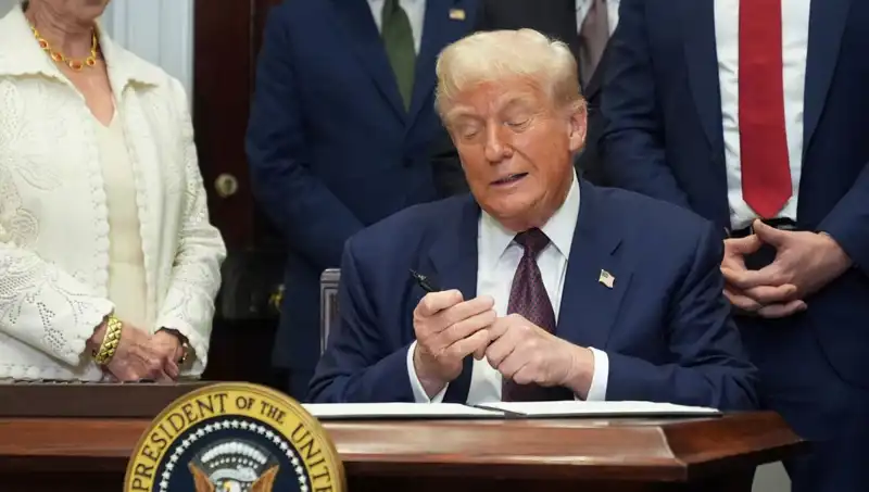 Trump, Beyaz Saray’ı Yenileme İçin 200 Milyon Dolarlık Lüks Proje Başlattı
