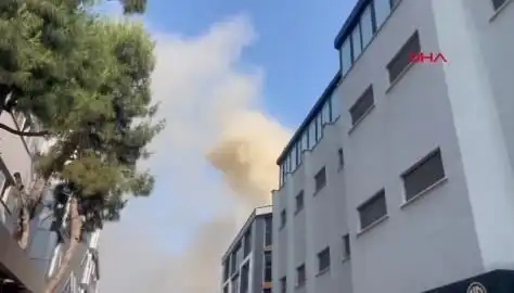 İstanbul'da Yangın Paniği: 4 Katlı İş Merkezinde Tedbirler Alınıyor