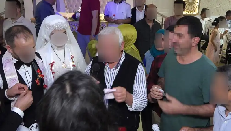 Davetsiz Düğün Misafiri: Pasta Yedim, Takıları Çaldım!