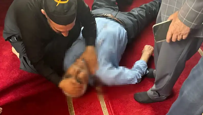Camide Namaz Kılarken Bıçaklanan Kişinin Hayati Tehlikesi Devam Ediyor