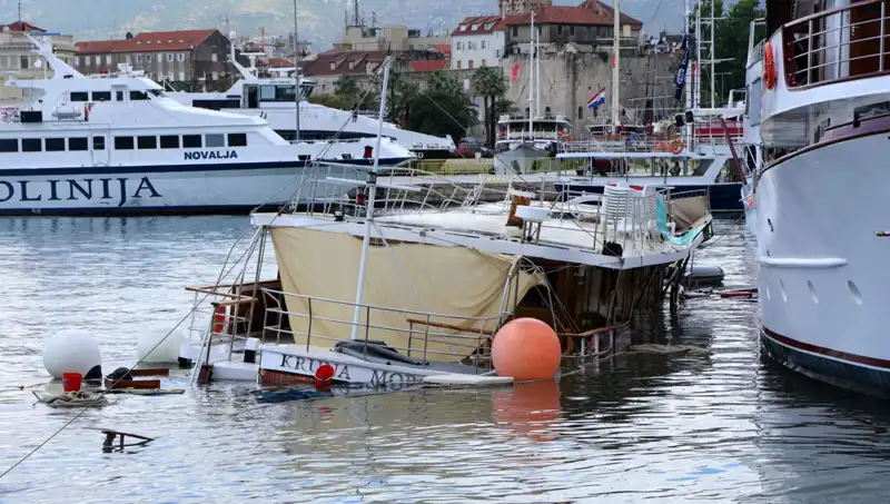 Hırvatistan'daki Şiddetli Fırtına, Feribotu Batıran Olayla Tarihe Geçti