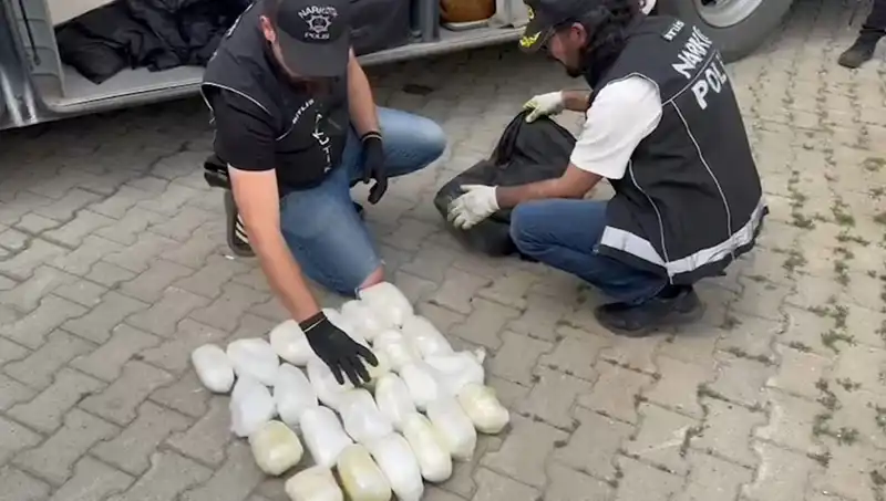 Yolcu Valizinde 13 Kilo Metamfetamin ile Yakalandı: Olayın Detayları