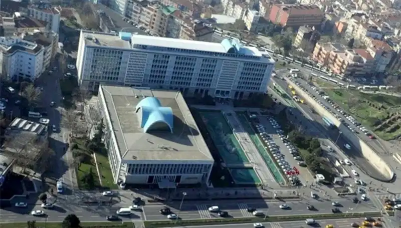 İstanbul Büyükşehir Belediyesi Soruşturmasında Gizemli "Enderun" WhatsApp Grubu Mesajlarına Odaklanıldı