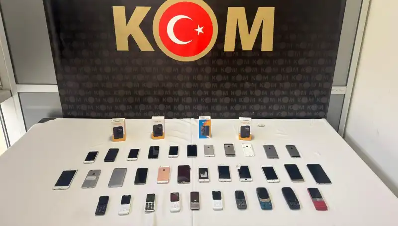Gümrük Kaçağı 37 Akıllı Telefon Ele Geçirildi: Gözaltına Alınanlar Var!