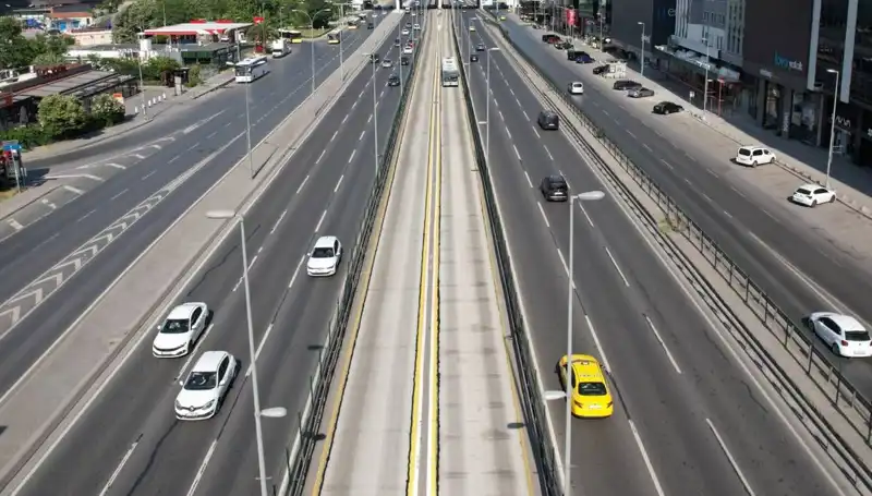 İstanbul'da Bayram Tatilinde Boş Kalan Yollar ve Trafik Analizi