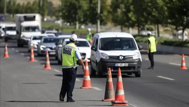 Tüneli Kapatan Konvoy, Şehirde İhtiyaç Duyulan Dikkati Çekti