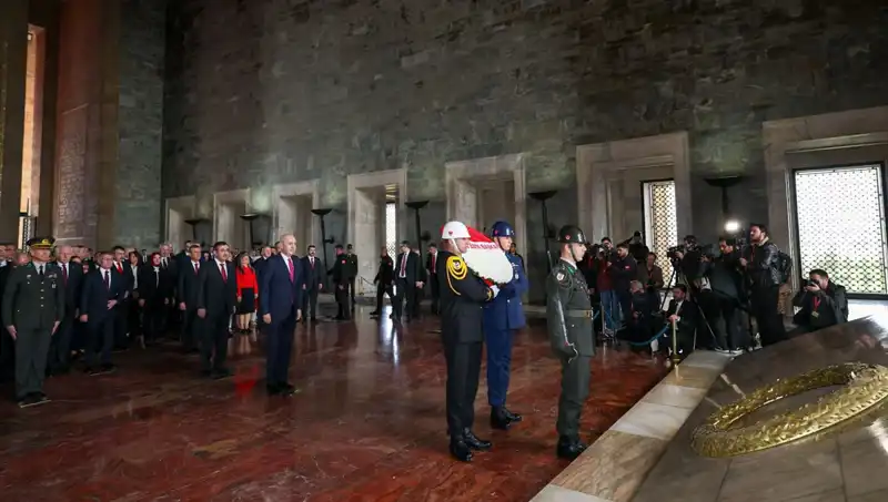 Anıtkabir’de Devlet Erkanı Buluştu: Saygı Duruşu ve Anma Töreni