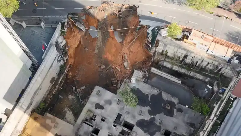 Sarıyer'de Yol Çökmesi: Trafik Kaosu ve Önlemler Hakkında Bilgiler