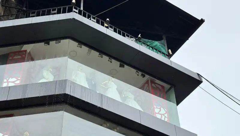 Giyim Mağazasında Korkutan Yangın: Alışveriş Merkezinde Panik Anları