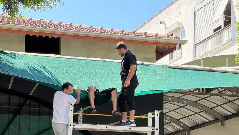 Balkon Korkuluğu Sonrasında Dengesini Kaybedip Düştü: İşte O Anlar