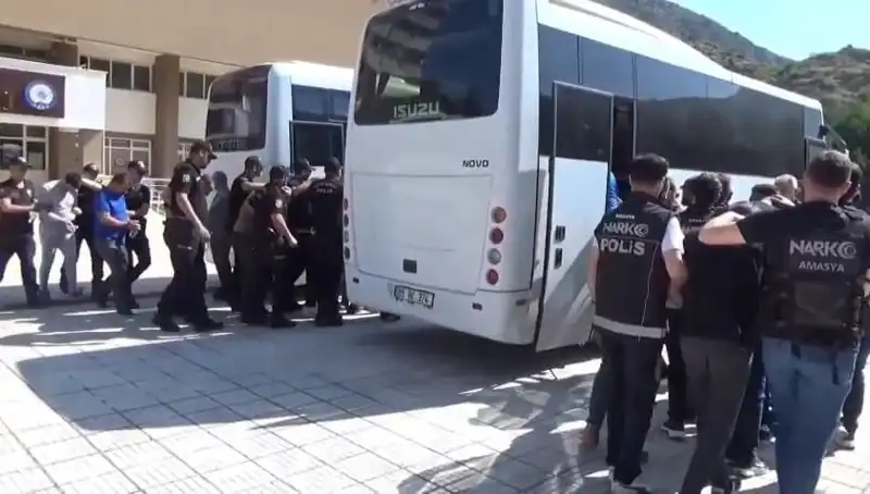 Amasya’da Dev Uyuşturucu Operasyonu: 13 Şahıs Tutuklandı!