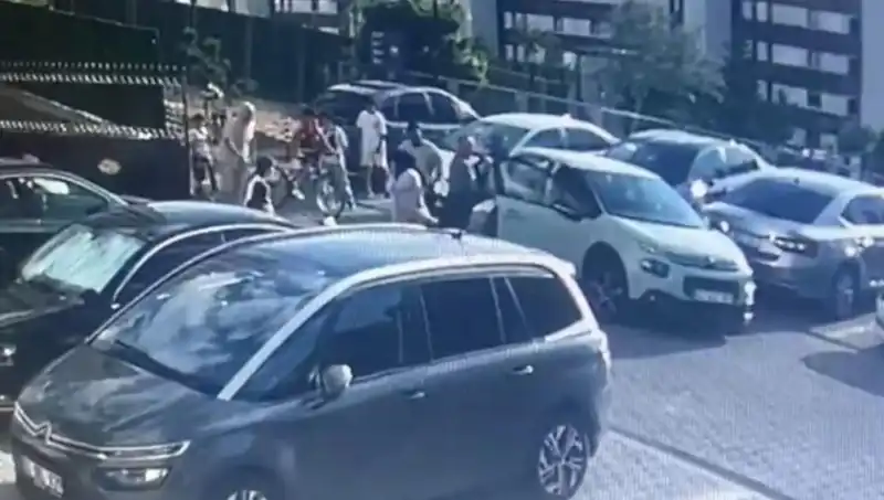 Eşini ve Yakınlarını Araba ile Ezdi: Olayın Arkasındaki Sır Ne?
