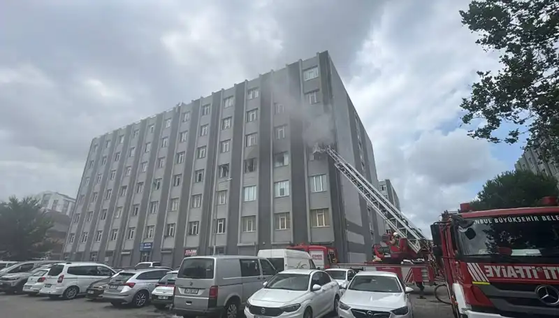 Çorap İmalathanesinde Çıkan Yangın Korkuttu: Büyük Hasar ve Sebepler Araştırılıyor