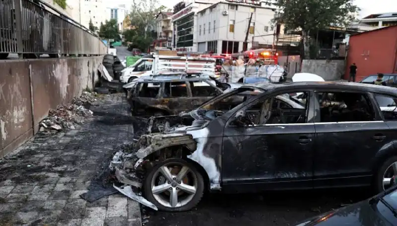 Sanayi Bölgesinde Ürkütücü Yangın: Tamir Bekleyen Araçlar Alev Alev Yandı