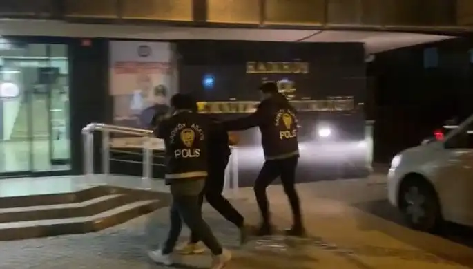 Galatasaray Taraftarını Silahla Yaralayan Şüpheli Polisi İkna Ederek Yakalandı