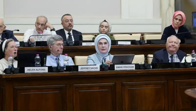 Emine Erdoğan, Vatikan'da "Dünya 5'ten büyüktür" mesajını verdi